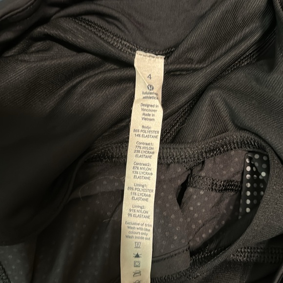 Lululemon shorts- size 4 - Picture 3 of 4